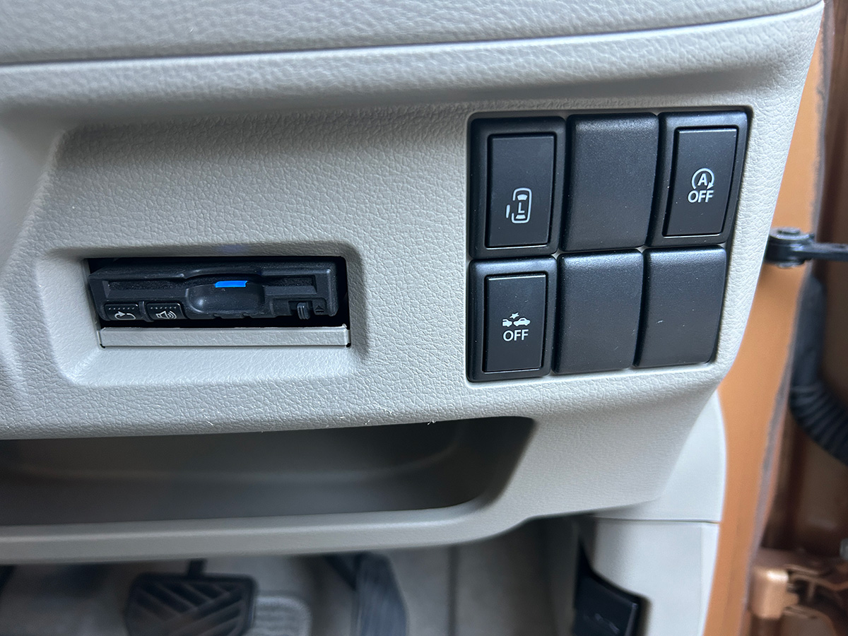 スズキ／スペーシア｜京都府・亀岡市で激安中古車や軽自動車をお探しなら、浅田自動車商会へ！お買い得な中古車を厳選しております。車検や定期メンテナンスもお任せください。