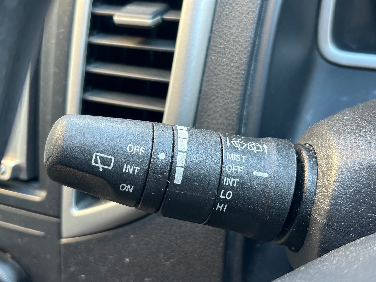 日産／ウイングロード1.5｜京都府・亀岡市で激安中古車や軽自動車をお探しなら、浅田自動車商会へ！お買い得な中古車を厳選しております。車検や定期メンテナンスもお任せください。