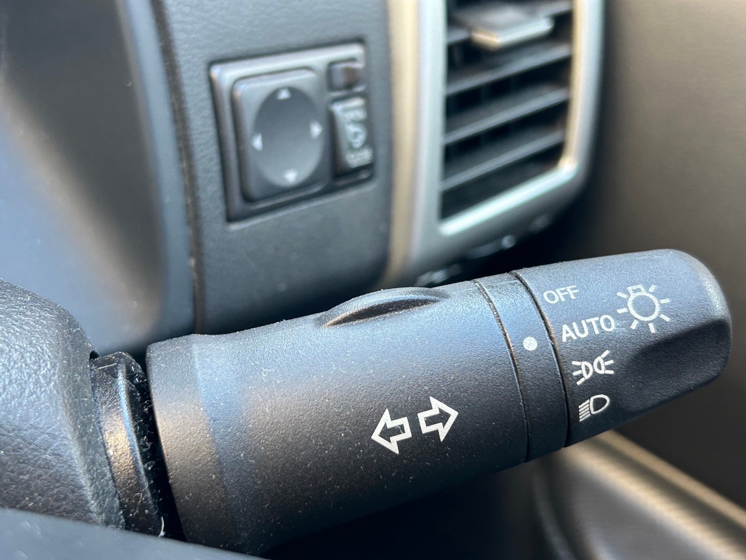 日産／ウイングロード1.5｜京都府・亀岡市で激安中古車や軽自動車をお探しなら、浅田自動車商会へ！お買い得な中古車を厳選しております。車検や定期メンテナンスもお任せください。