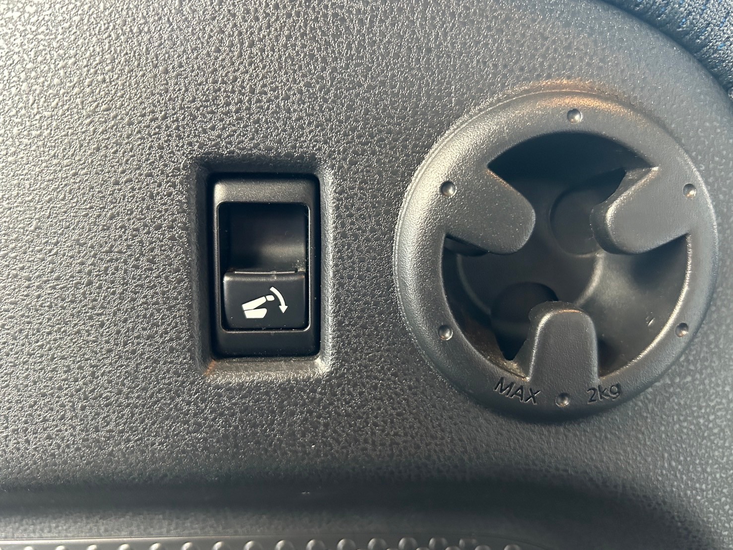 日産／ウイングロード1.5｜京都府・亀岡市で激安中古車や軽自動車をお探しなら、浅田自動車商会へ！お買い得な中古車を厳選しております。車検や定期メンテナンスもお任せください。