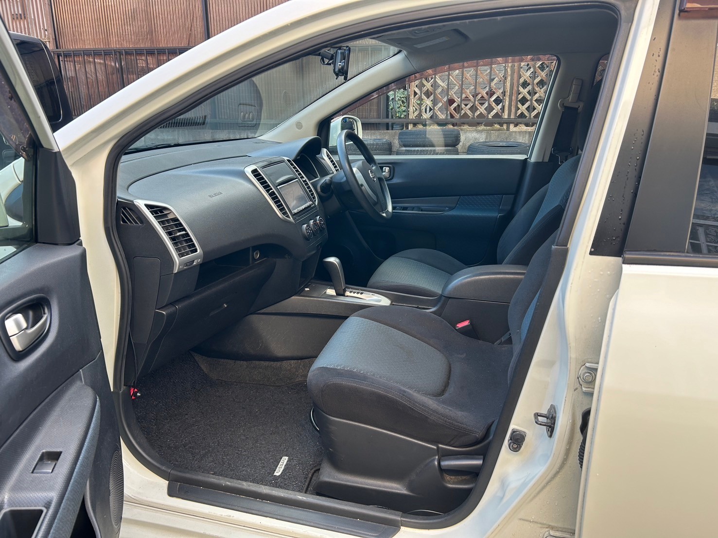 日産／ウイングロード1.5｜京都府・亀岡市で激安中古車や軽自動車をお探しなら、浅田自動車商会へ！お買い得な中古車を厳選しております。車検や定期メンテナンスもお任せください。