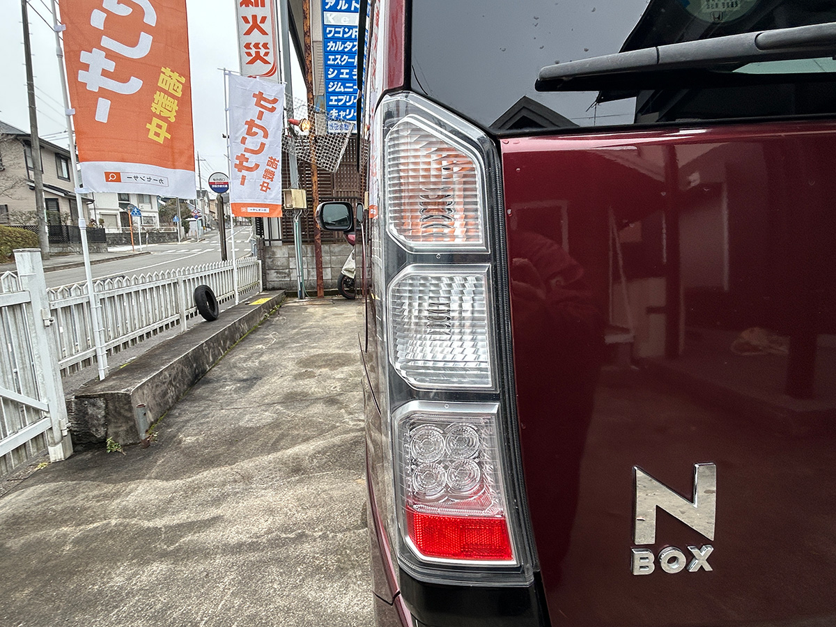 ホンダ／N-BOX　GLパッケージ（レッド）｜京都府・亀岡市で激安中古車や軽自動車をお探しなら、【浅田自動車商会】へ！お買い得な中古車を厳選しております。車検や定期メンテナンスもお任せください。