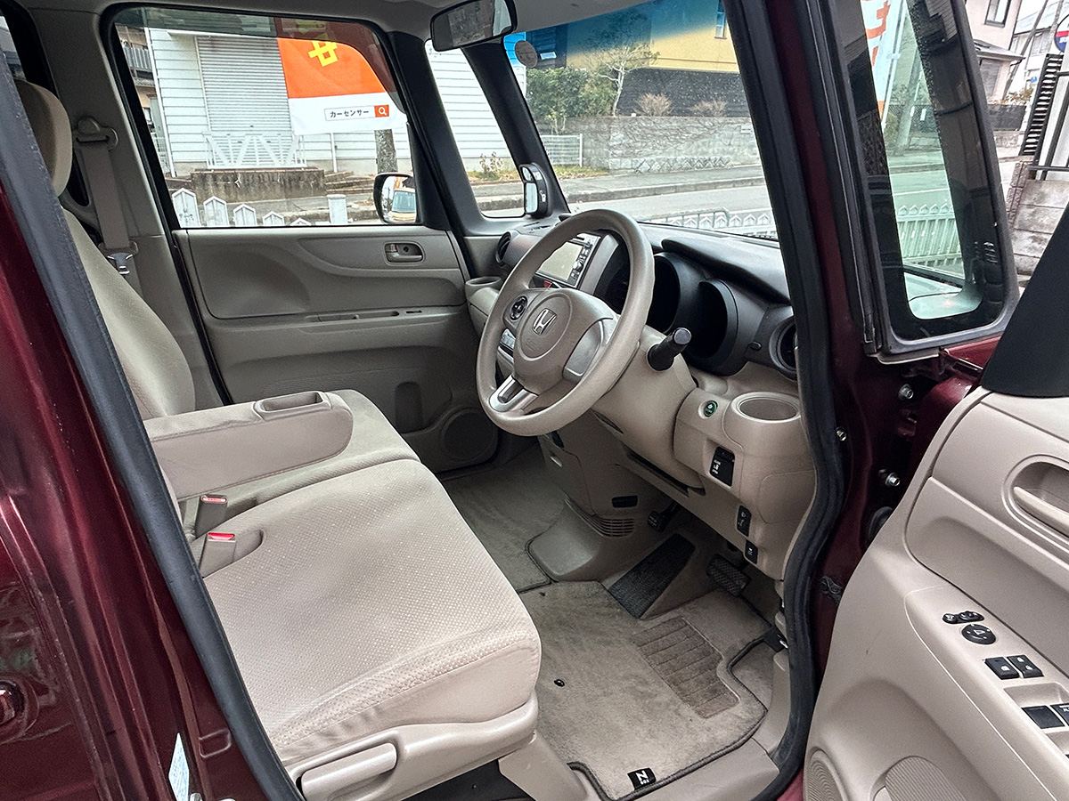 ホンダ／N-BOX　GLパッケージ（レッド）｜京都府・亀岡市で激安中古車や軽自動車をお探しなら、【浅田自動車商会】へ！お買い得な中古車を厳選しております。車検や定期メンテナンスもお任せください。