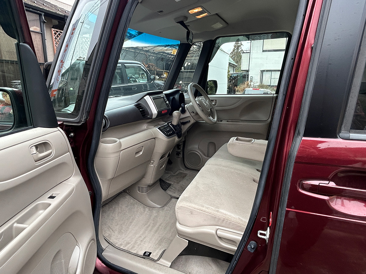 ホンダ／N-BOX　GLパッケージ（レッド）｜京都府・亀岡市で激安中古車や軽自動車をお探しなら、【浅田自動車商会】へ！お買い得な中古車を厳選しております。車検や定期メンテナンスもお任せください。