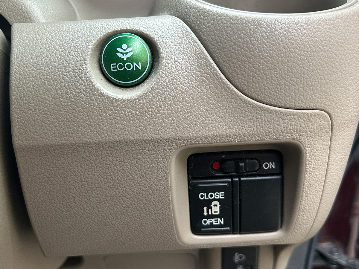 ホンダ／N-BOX　GLパッケージ（レッド）｜京都府・亀岡市で激安中古車や軽自動車をお探しなら、【浅田自動車商会】へ！お買い得な中古車を厳選しております。車検や定期メンテナンスもお任せください。