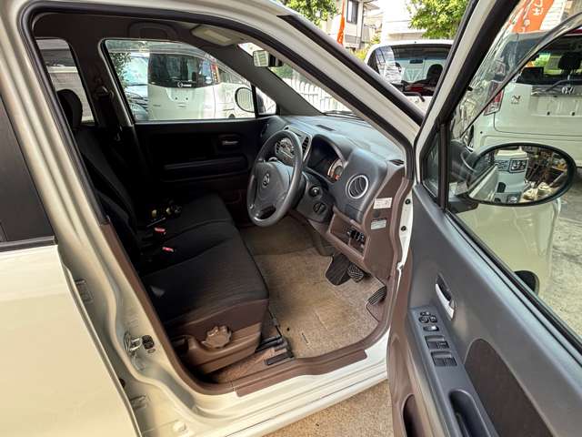 日産／モコ 660 E ショコラティエ（パール）