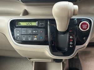 ホンダ／N-BOX　GLパッケージ（レッド）｜京都府・亀岡市で激安中古車や軽自動車をお探しなら、【浅田自動車商会】へ！お買い得な中古車を厳選しております。車検や定期メンテナンスもお任せください。