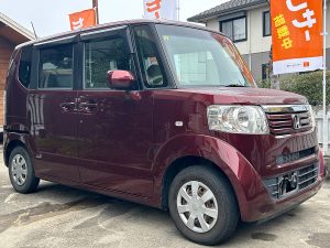 ホンダ／N-BOX　GLパッケージ（レッド）｜京都府・亀岡市で激安中古車や軽自動車をお探しなら、【浅田自動車商会】へ！お買い得な中古車を厳選しております。車検や定期メンテナンスもお任せください。