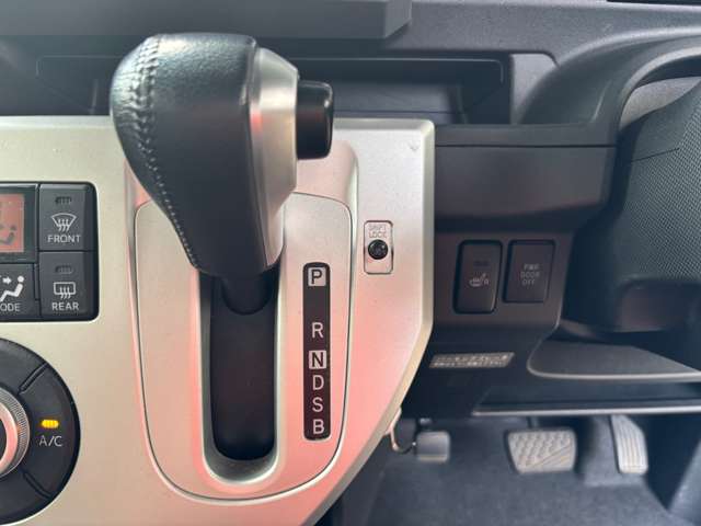 ダイハツ／ウェイク 660 G SA 4WD（ホワイトパール）