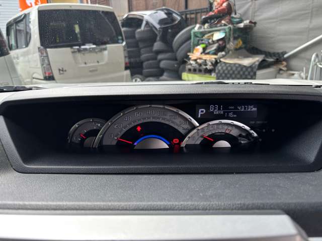 ダイハツ／ウェイク 660 G SA 4WD（ホワイトパール）