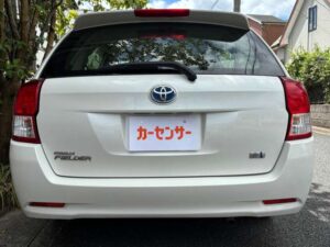 トヨタ／カローラフィールダー 1.5 ハイブリッド（ホワイトパールクリスタルシャイン）